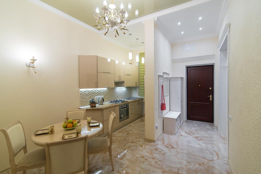 Vip Apartment Na Derebasovskoi أوديسا المظهر الخارجي الصورة