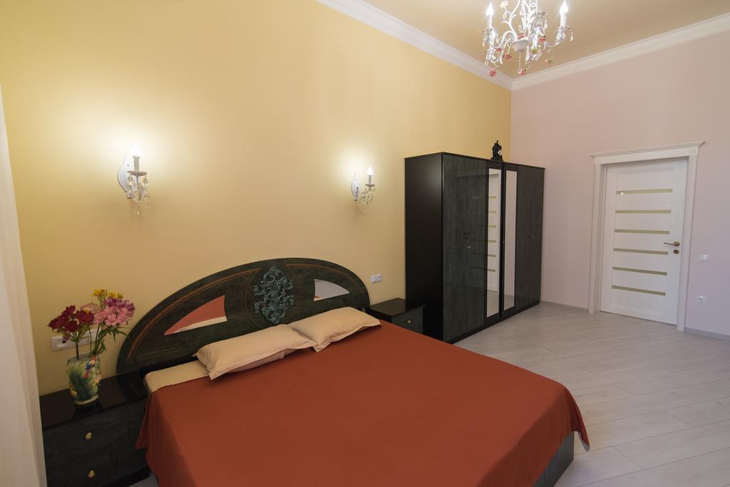 Vip Apartment Na Derebasovskoi أوديسا المظهر الخارجي الصورة
